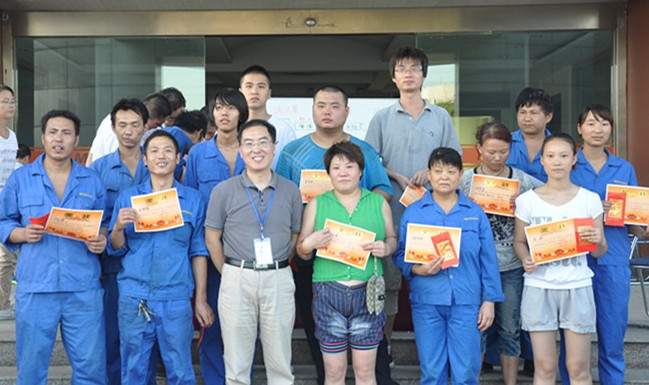 庆“中秋”拔河比赛